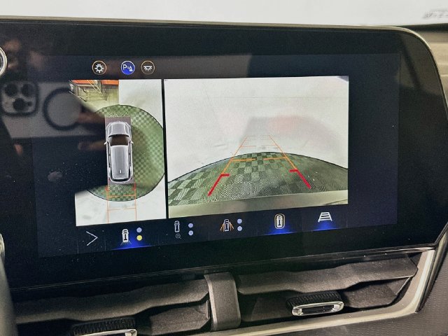 Used 2025 Chevrolet Equinox LT w/ Convenience Package II FWD image 16