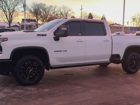 Used 2025 Chevrolet Silverado 3500 LTZ image 6