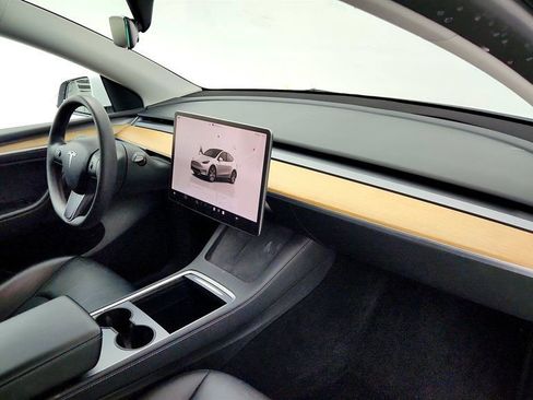 Used 2023 Tesla Model Y Long Range image 29