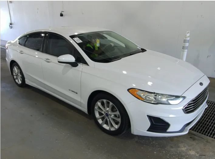 Used 2019 Ford Fusion SE FWD image 1
