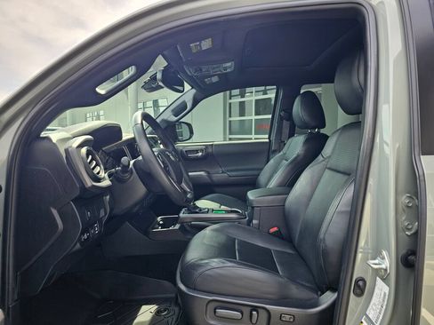 Used 2023 Toyota Tacoma TRD Off-Road w/ TRD Premium Off Road Package AWD/4WD image 20