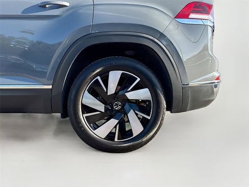 Used 2024 Volkswagen Atlas Cross Sport SEL image 30