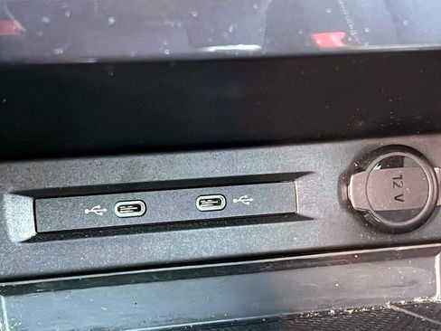 Used 2022 Volkswagen Tiguan SE R-Line image 31