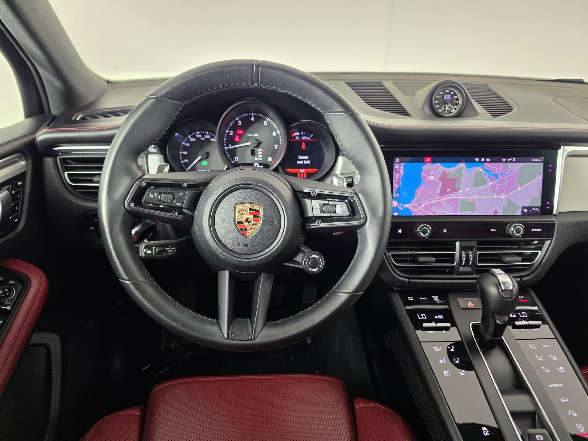Used 2025 Porsche Macan AWD/4WD image 26