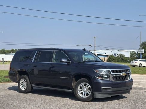 Used 2019 Chevrolet Suburban LT RWD image 2