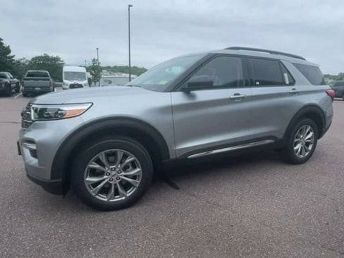 Used 2023 Ford Explorer XLT w/ Equipment Group 202A AWD/4WD image 6