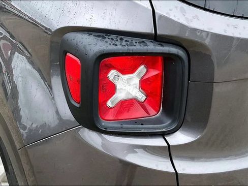 Used 2020 Jeep Renegade Latitude FWD image 21