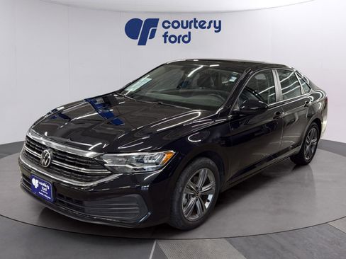 Used 2024 Volkswagen Jetta SE FWD image 3