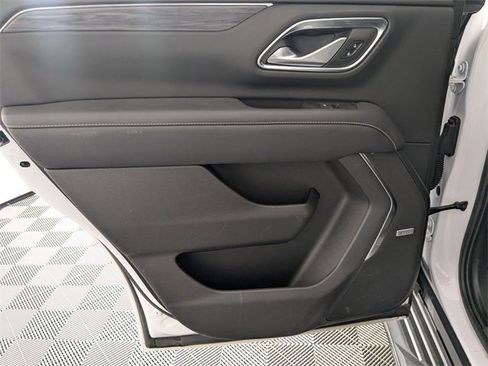 Used 2022 GMC Yukon SLT w/ SLT Luxury Package image 30