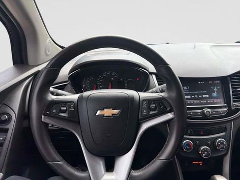 Used 2017 Chevrolet Trax LT w/ LT Convenience Package FWD image 30
