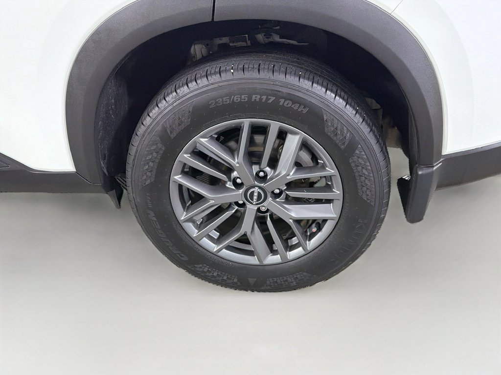 Used 2024 Nissan Rogue S FWD image 32