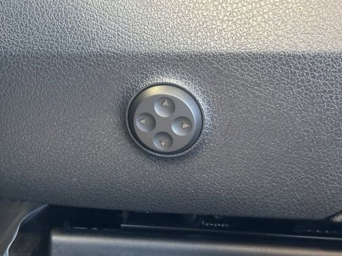 Used 2025 Mercedes-Benz GLC 300 image 16