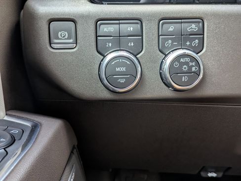 Used 2025 GMC Sierra 2500 SLT w/ SLT Premium Package image 22