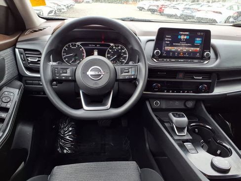 Used 2023 Nissan Rogue SV image 8