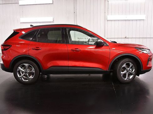 Used 2025 Ford Escape ST-Line w/ Tech Pack #1 AWD/4WD image 9