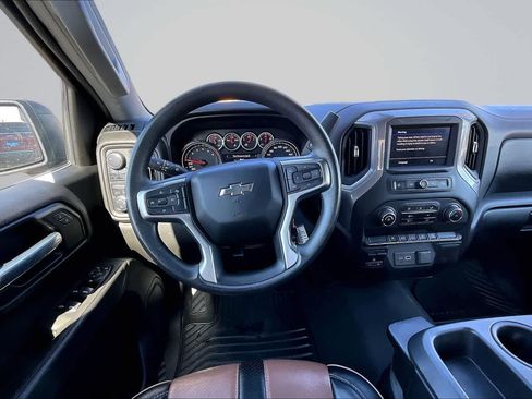 Used 2021 Chevrolet Silverado 1500 Custom Trail Boss AWD/4WD image 14
