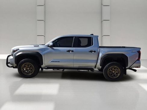 Used 2025 Toyota Tacoma TRD Off-Road AWD/4WD image 2
