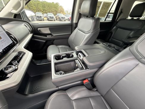 Used 2025 Ford Expedition Active image 23