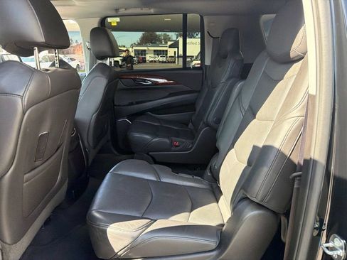 Used 2015 Cadillac Escalade ESV Luxury RWD image 10