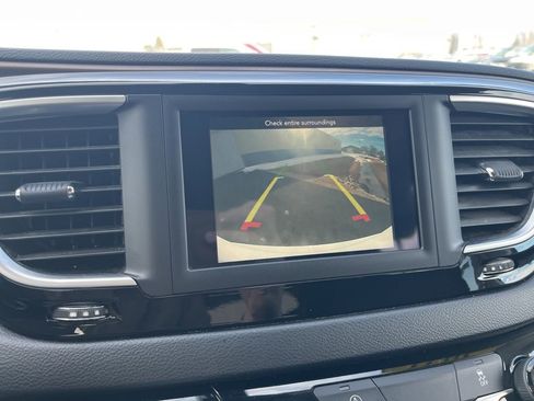 Used 2021 Chrysler Voyager Lxi image 19