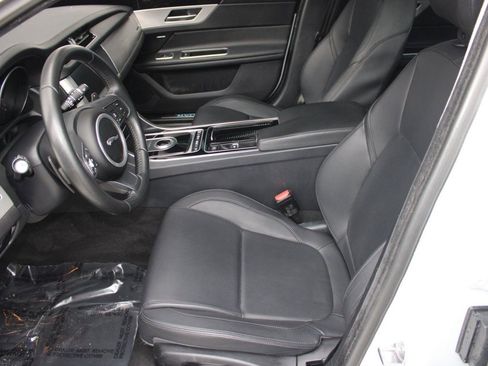 Used 2020 Jaguar XF Premium image 5