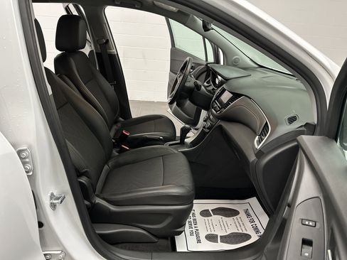 Used 2022 Chevrolet Trax LT w/ LT Convenience Package image 20