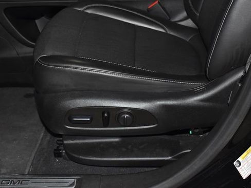 Used 2023 GMC Acadia SLT image 14