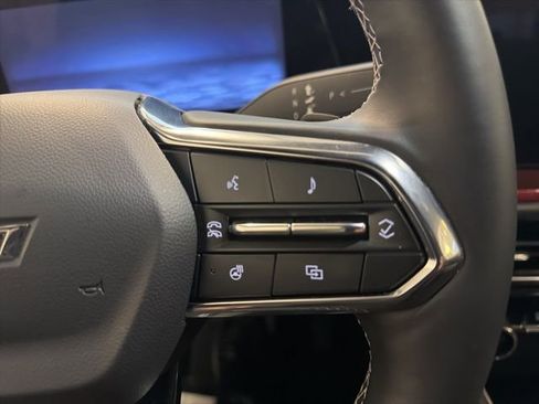 Used 2025 Chevrolet Traverse Z71 image 36