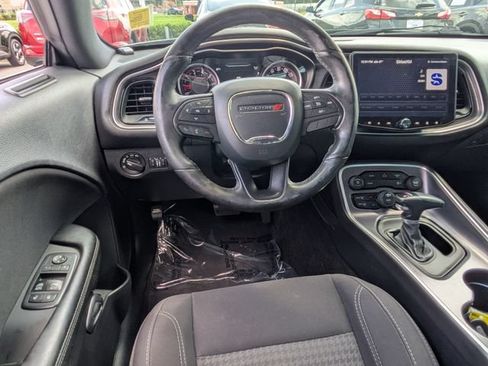 Used 2017 Dodge Challenger SXT RWD image 15