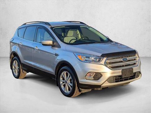 Used 2018 Ford Escape SE w/ SE Sync 3 Package image 3