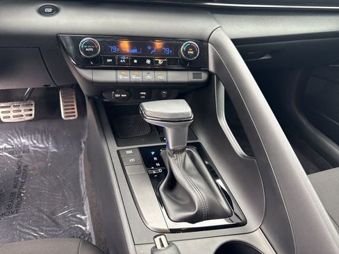 Certified 2025 Hyundai Elantra Sport image 17