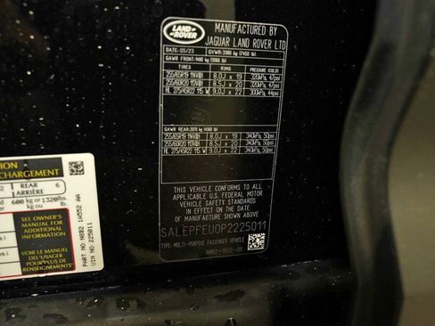 Used 2023 Land Rover Defender 130 SE image 22