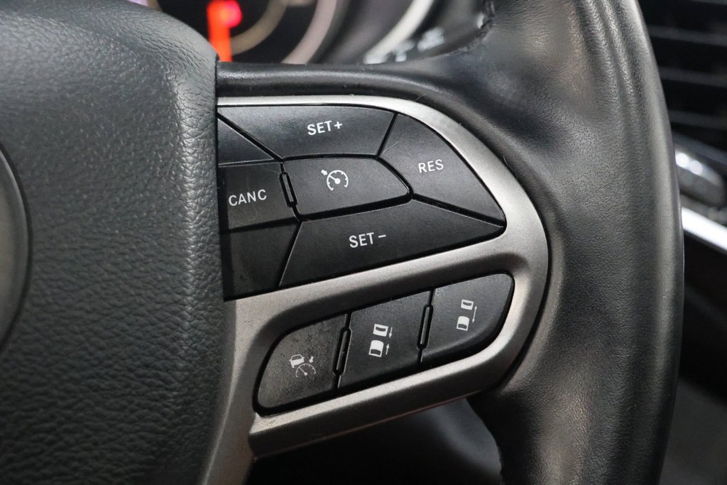 Used 2021 Jeep Cherokee Limited w/ Elite Package AWD/4WD image 24