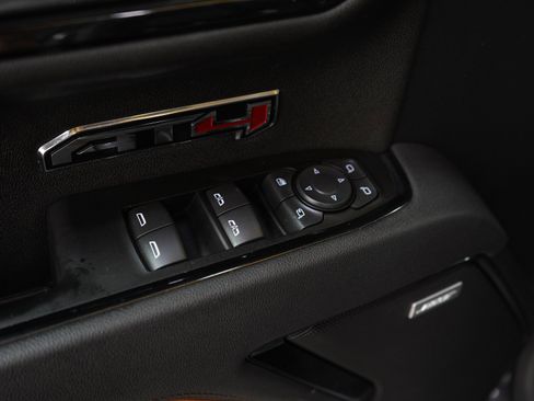 Used 2025 GMC Sierra 1500 AT4 w/ Technology Package AWD/4WD image 18