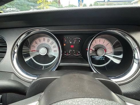 Used 2012 Ford Mustang GT Premium w/ HID Headlamps & Security Pkg RWD image 28