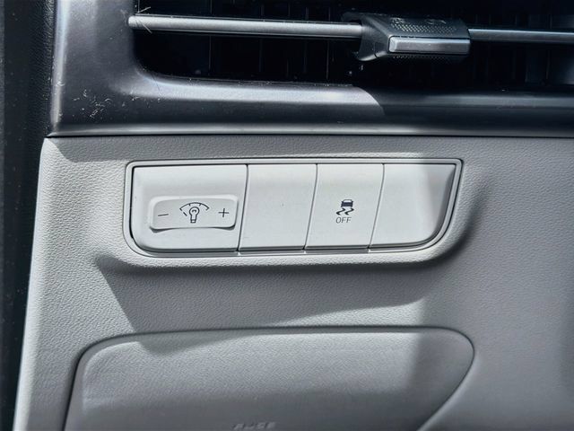 Used 2025 Hyundai Tucson SE FWD image 10