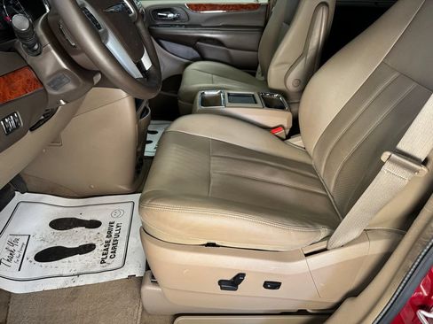 Used 2015 Chrysler Town & Country Touring-L w/ Driver Convenience Group FWD image 20