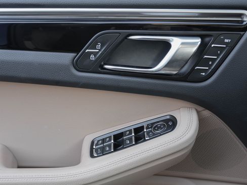 Used 2024 Porsche Macan image 16