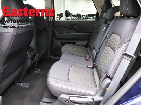 Used 2025 Nissan Pathfinder SV FWD image 22