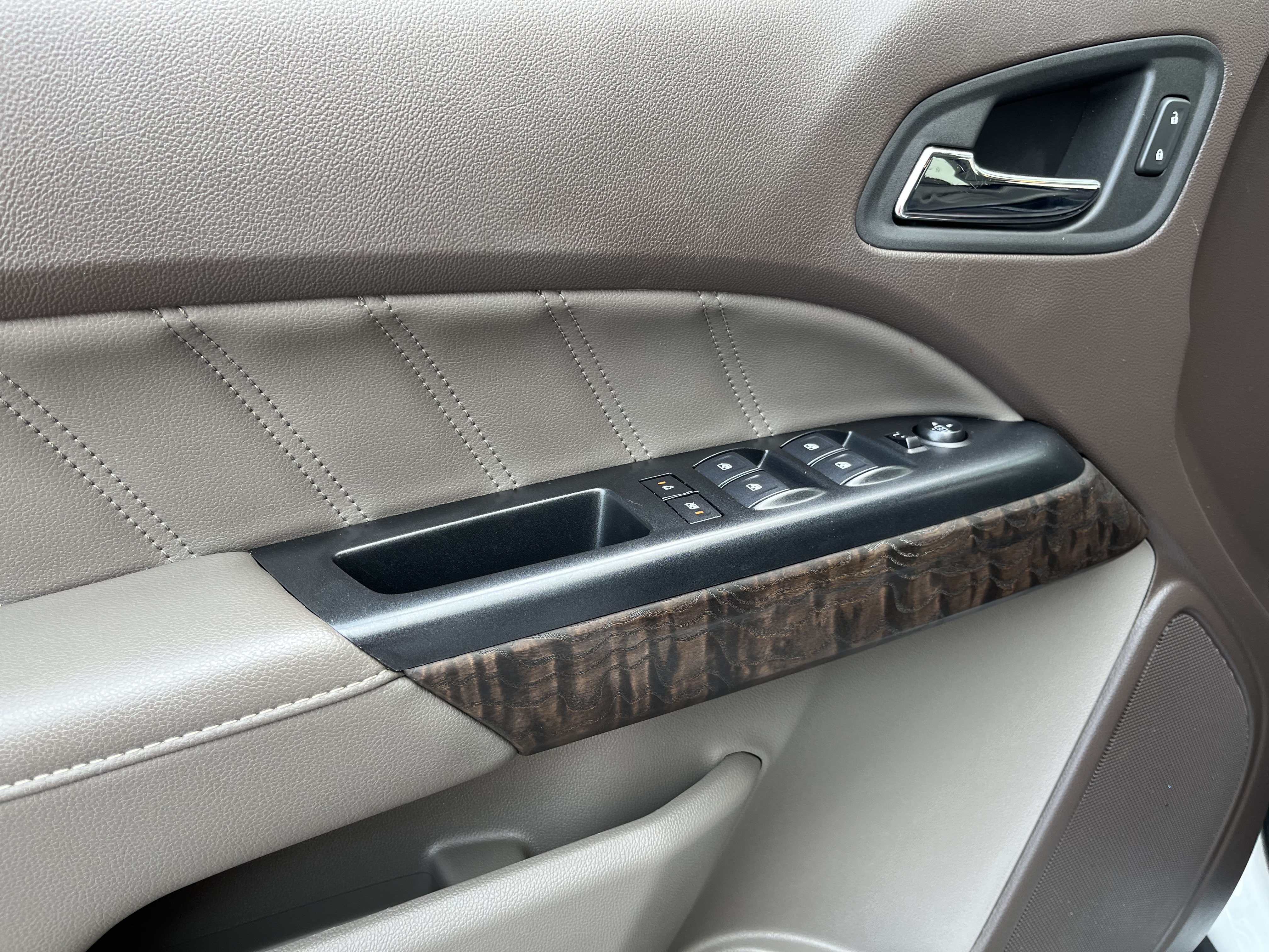 Used 2022 GMC Canyon Denali RWD image 13