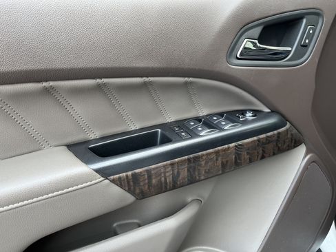 Used 2022 GMC Canyon Denali RWD image 13