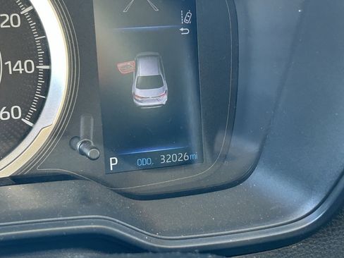 Used 2021 Toyota Corolla LE image 6