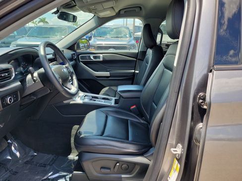 Used 2023 Ford Explorer XLT w/ Equipment Group 202A RWD image 10