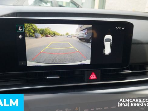 Used 2025 Kia Carnival FWD image 27