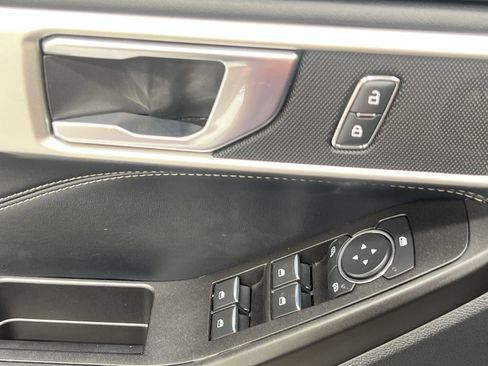 Used 2020 Ford Explorer XLT w/ Equipment Group 202A AWD/4WD image 13