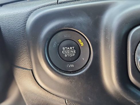 Used 2022 Jeep Gladiator Sport AWD/4WD image 28