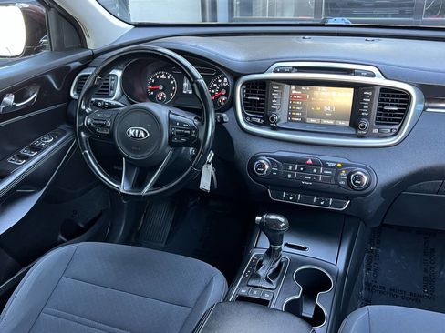 Used 2017 Kia Sorento LX w/ LX Convenience Package image 20