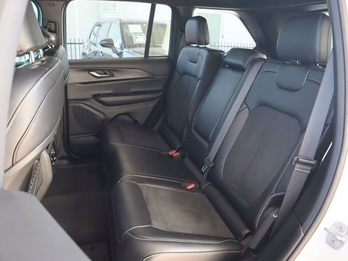 Used 2024 Jeep Grand Cherokee Altitude RWD image 30