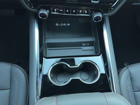 New 2026 Chevrolet Suburban RST w/ Comfort Package AWD/4WD image 17