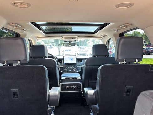 Used 2023 Ford Expedition XLT AWD/4WD image 28